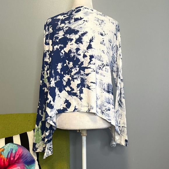 Akemi + Kin Anthropologie Blue Splatter Graffito Long Flared Sleeve Top - Picture 5 of 5